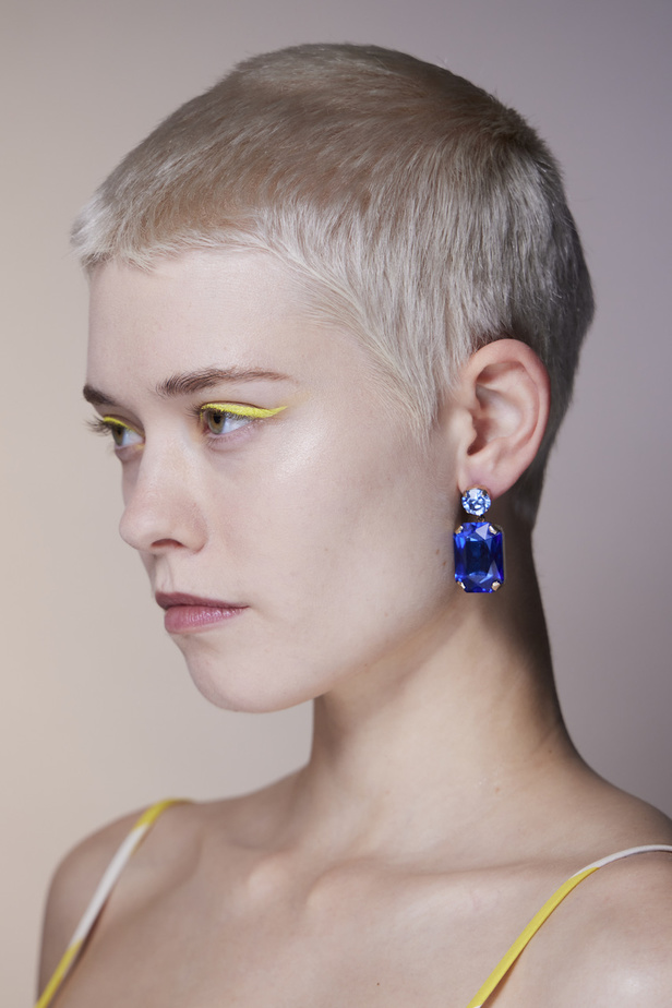 اكسسوارات من مجموعة كارولينا هيريرا لخريف 23 