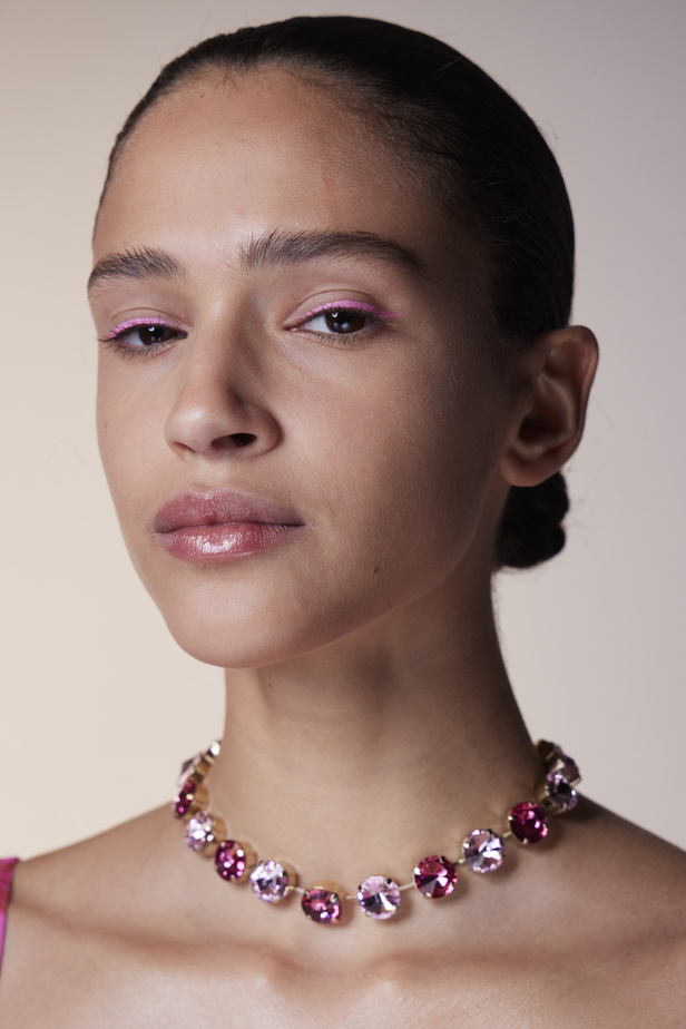 اكسسوارات من مجموعة كارولينا هيريرا لخريف 23 