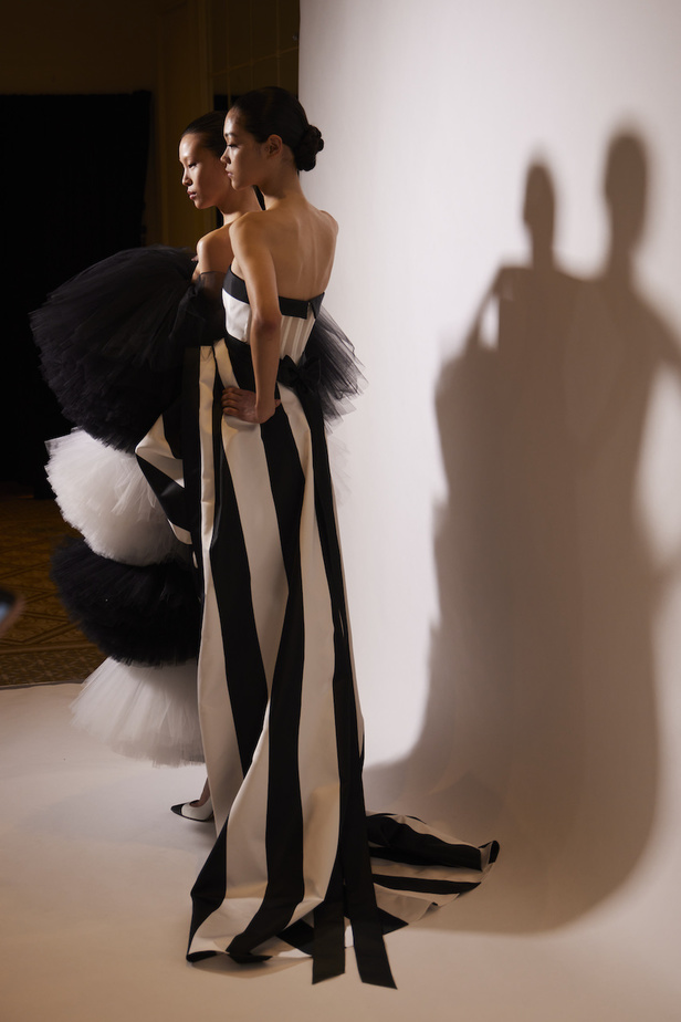 كواليس مجموعة كارولينا هيريرا لخريف 23 