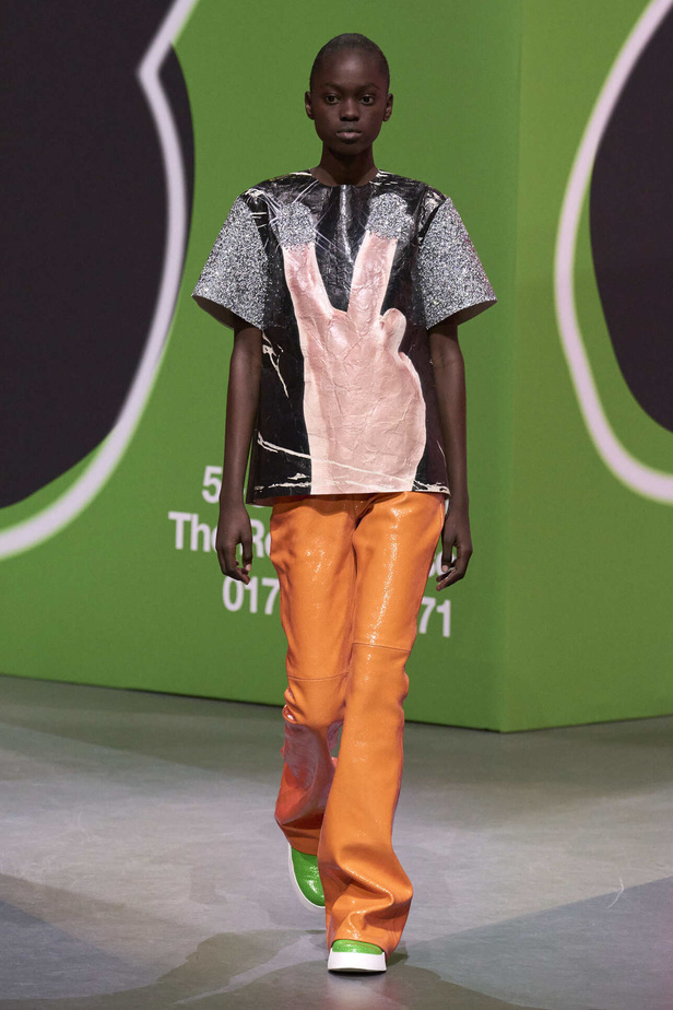 عرض أزياء مجموعة JW Anderson لموسم خريف وشتاء 2023