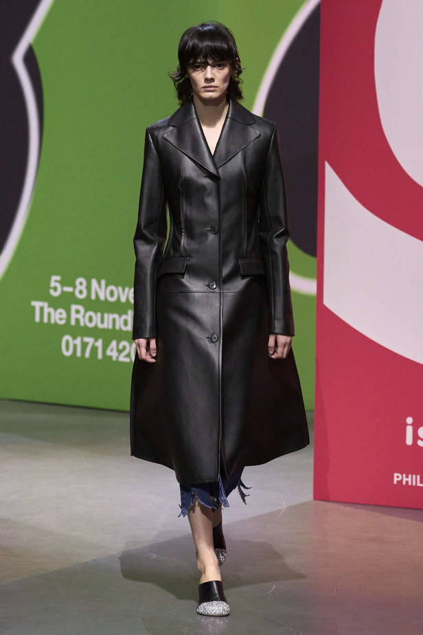 عرض أزياء مجموعة JW Anderson لموسم خريف وشتاء 2023