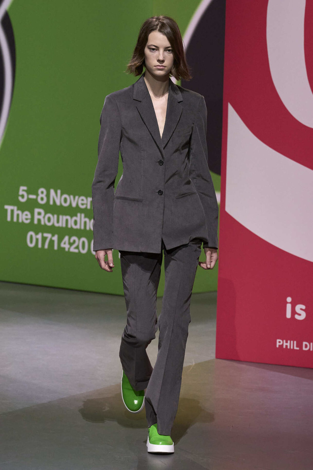 عرض أزياء مجموعة JW Anderson لموسم خريف وشتاء 2023