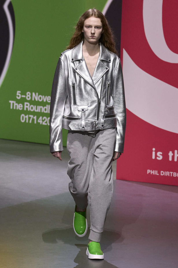 عرض أزياء مجموعة JW Anderson لموسم خريف وشتاء 2023