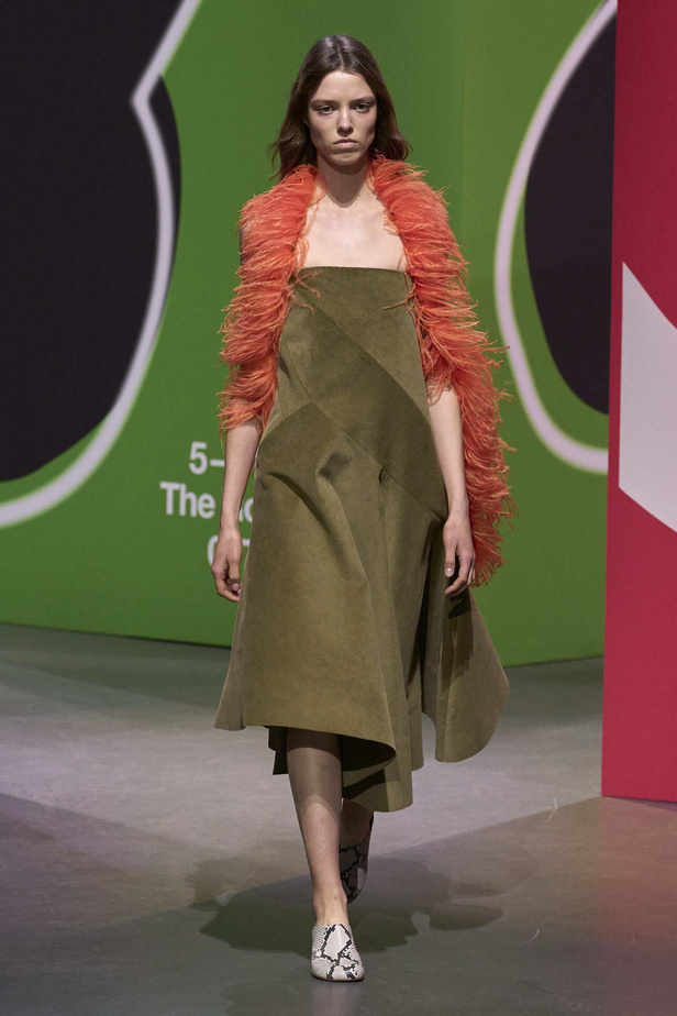 عرض أزياء مجموعة JW Anderson لموسم خريف وشتاء 2023