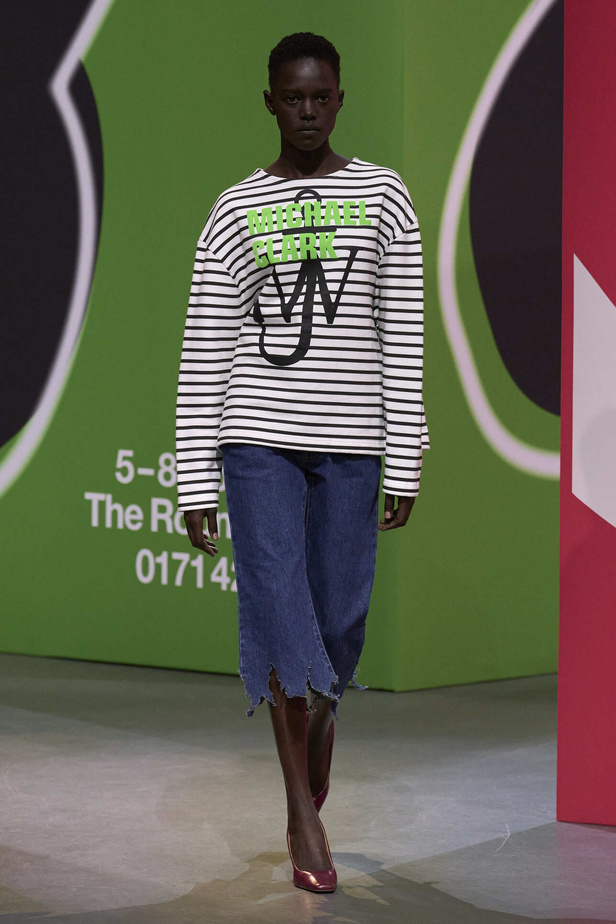 عرض أزياء مجموعة JW Anderson لموسم خريف وشتاء 2023