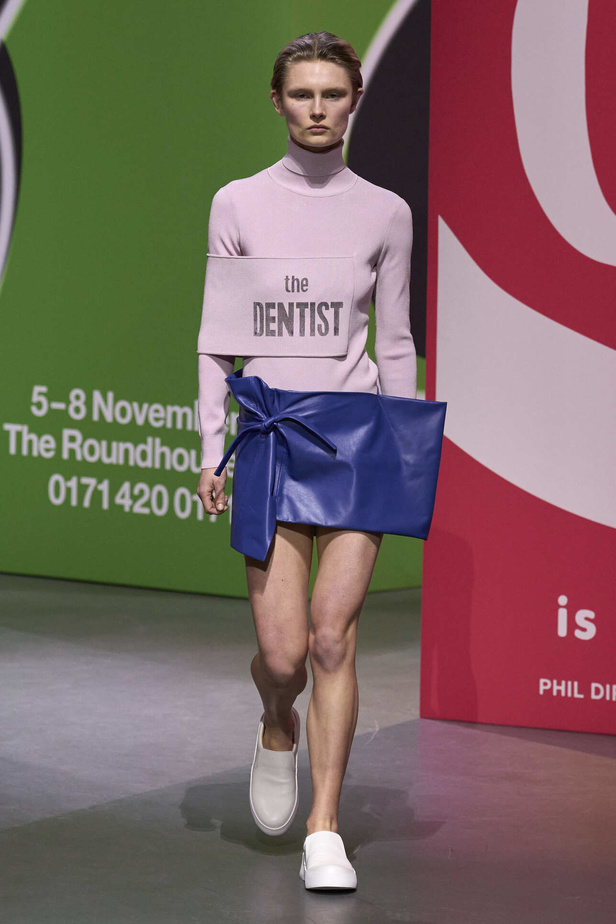 عرض أزياء مجموعة JW Anderson لموسم خريف وشتاء 2023