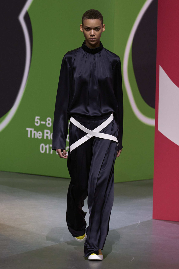 عرض أزياء مجموعة JW Anderson لموسم خريف وشتاء 2023