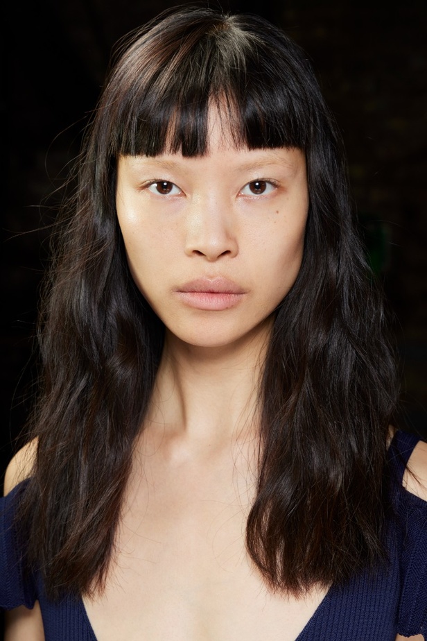 اطلالات جمالية من مجموعة JW Anderson لموسم خريف وشتاء 2023