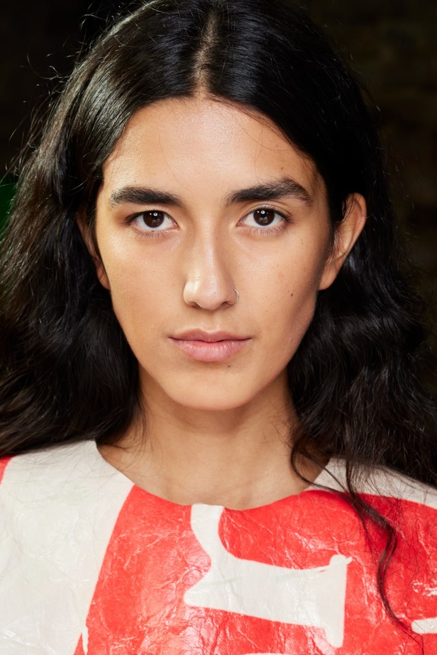 اطلالات جمالية من مجموعة JW Anderson لموسم خريف وشتاء 2023