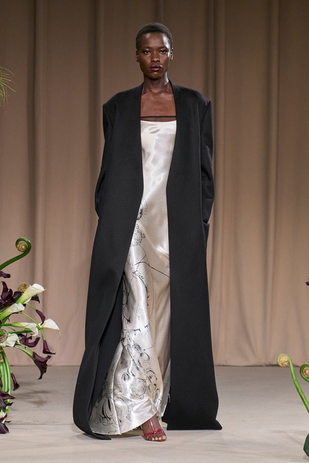 مجموعة دار Jason Wu لخريف وشتاء 2023 - 2024