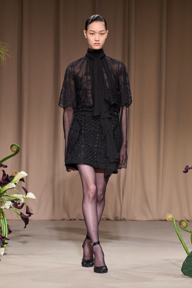 مجموعة دار Jason Wu لخريف وشتاء 2023 - 2024