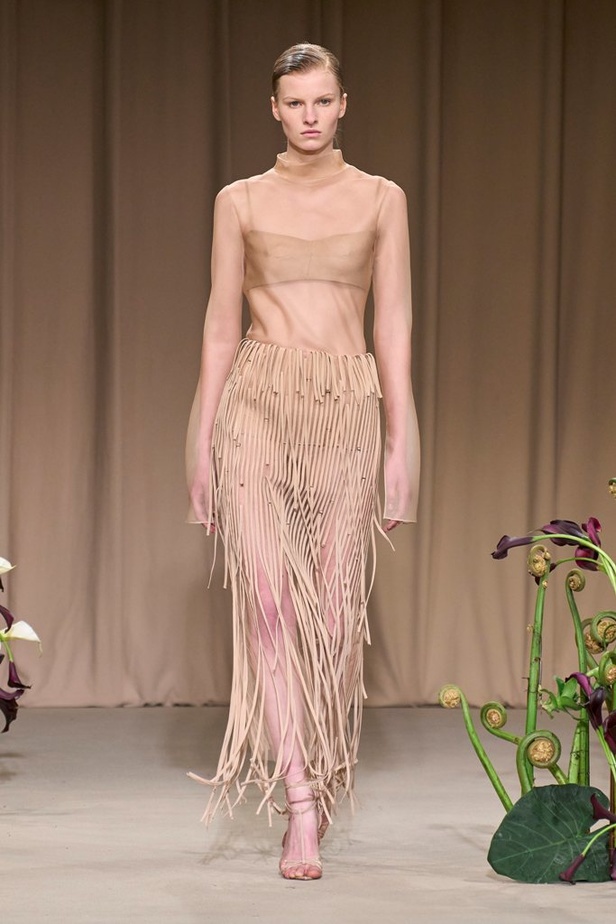 مجموعة دار Jason Wu لخريف وشتاء 2023 - 2024