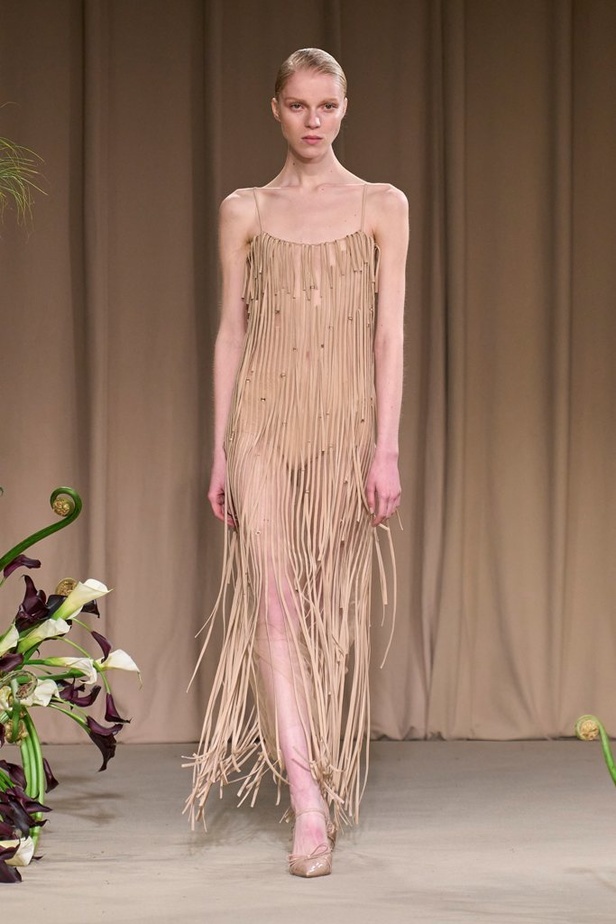 مجموعة دار Jason Wu لخريف وشتاء 2023 - 2024