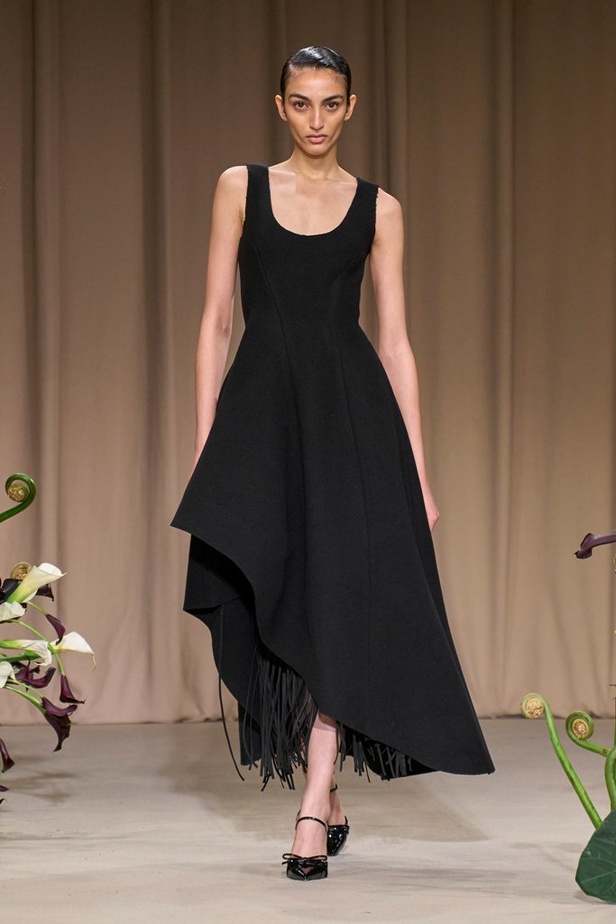 مجموعة دار Jason Wu لخريف وشتاء 2023 - 2024