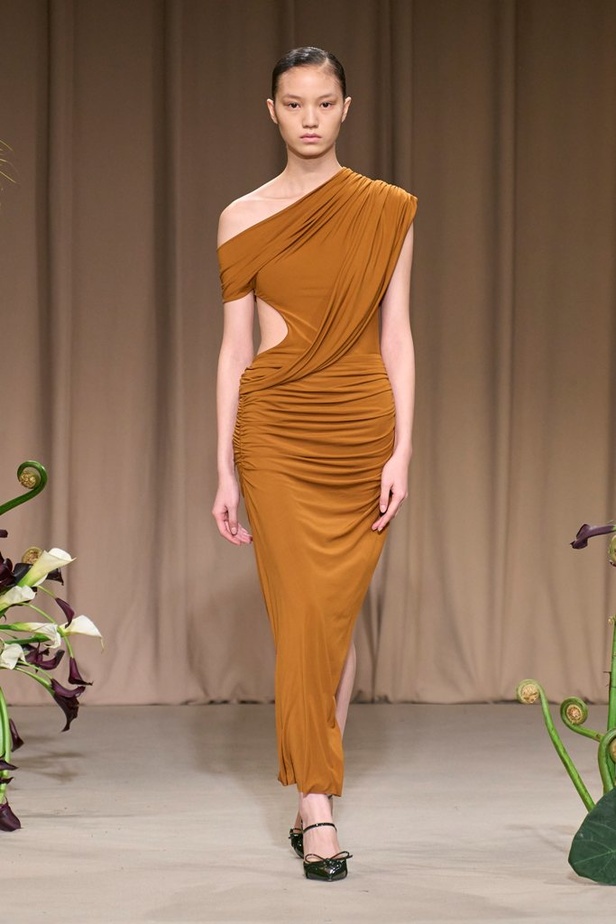 مجموعة دار Jason Wu لخريف وشتاء 2023 - 2024