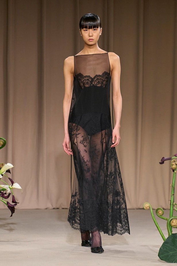 مجموعة دار Jason Wu لخريف وشتاء 2023 - 2024