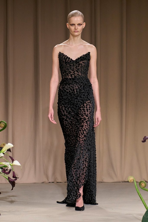 مجموعة دار Jason Wu لخريف وشتاء 2023 - 2024