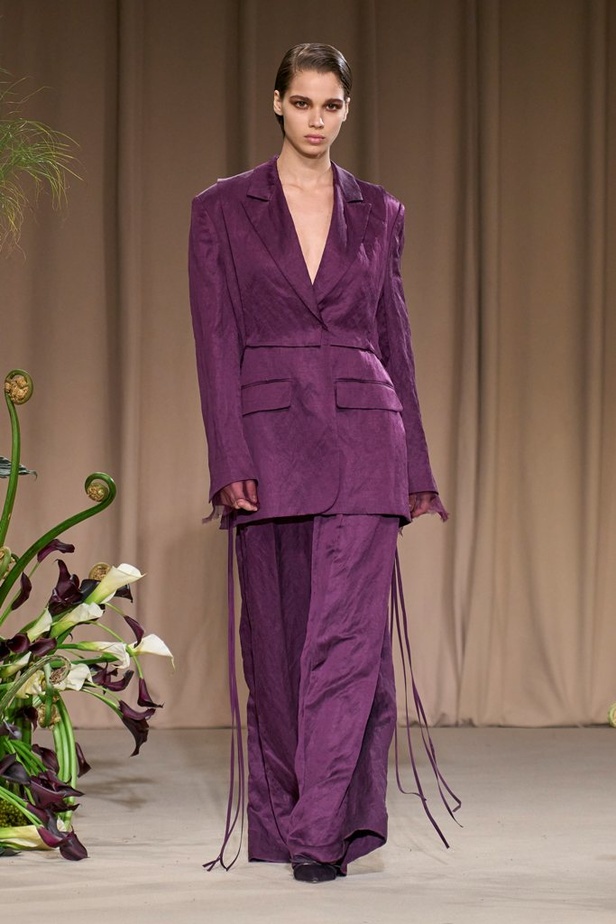 مجموعة دار Jason Wu لخريف وشتاء 2023 - 2024