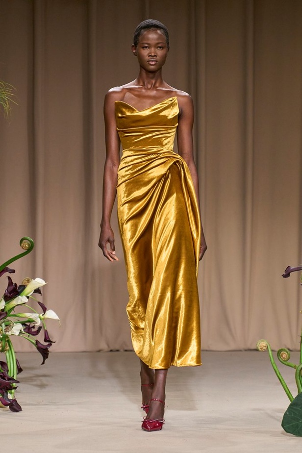 مجموعة دار Jason Wu لخريف وشتاء 2023 - 2024