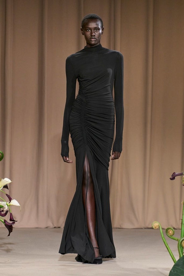 مجموعة دار Jason Wu لخريف وشتاء 2023 - 2024