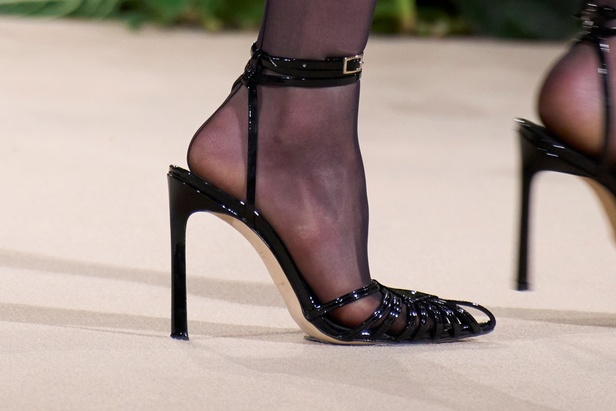 اكسسوارات مجموعة دار Jason Wu لخريف وشتاء 2023 - 2024