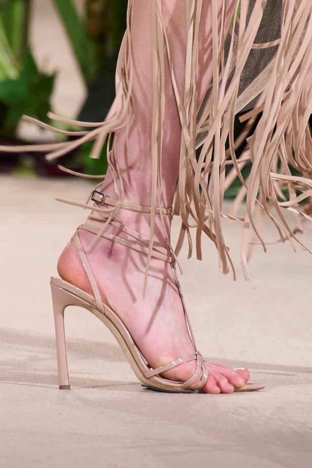 اكسسوارات مجموعة دار Jason Wu لخريف وشتاء 2023 - 2024