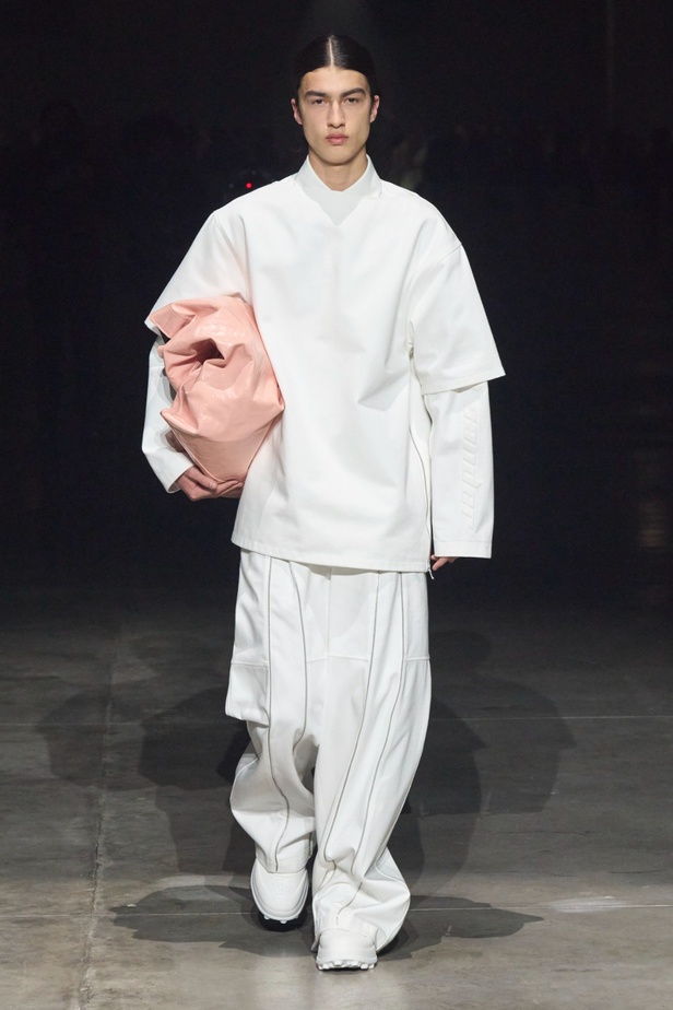مجموعة Jil Sander عكست تصاميم أكثر جرأة مع الحفاظ على البساطة