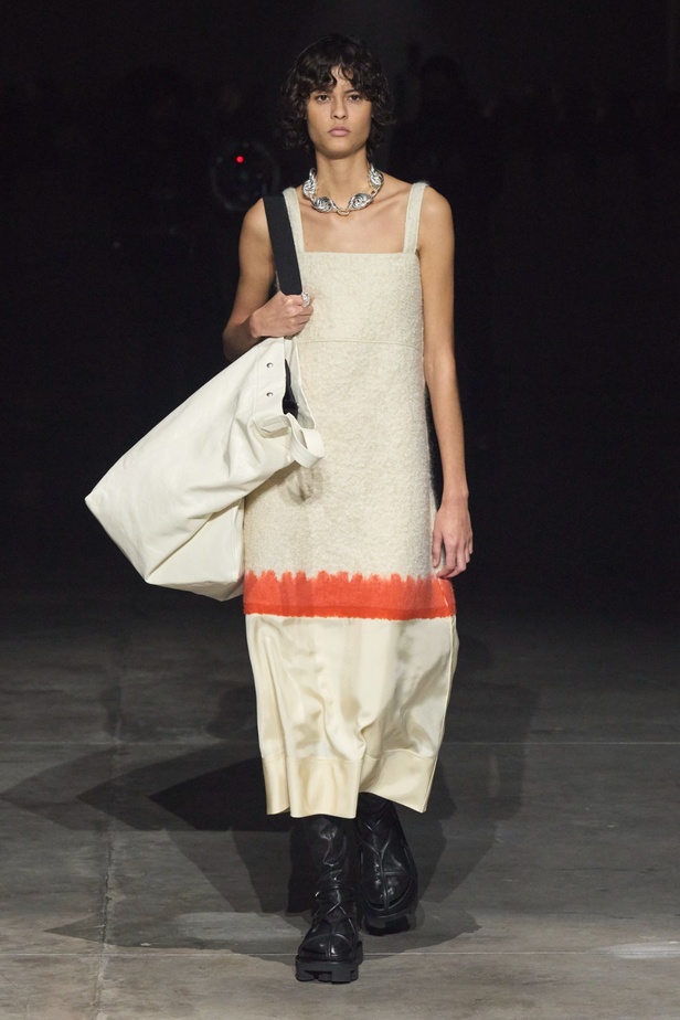 مجموعة Jil Sander عكست تصاميم أكثر جرأة مع الحفاظ على البساطة