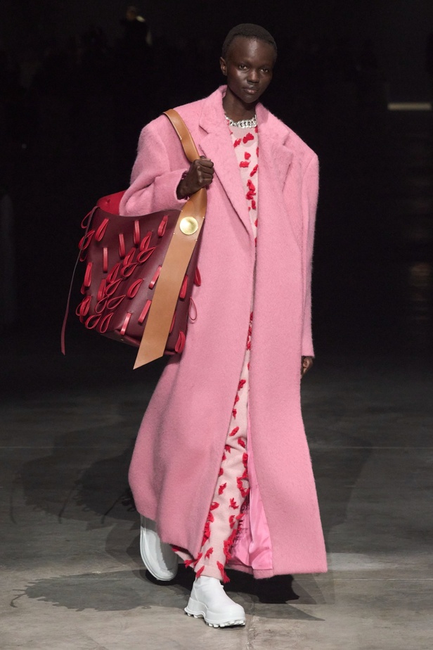 مجموعة Jil Sander عكست تصاميم أكثر جرأة مع الحفاظ على البساطة