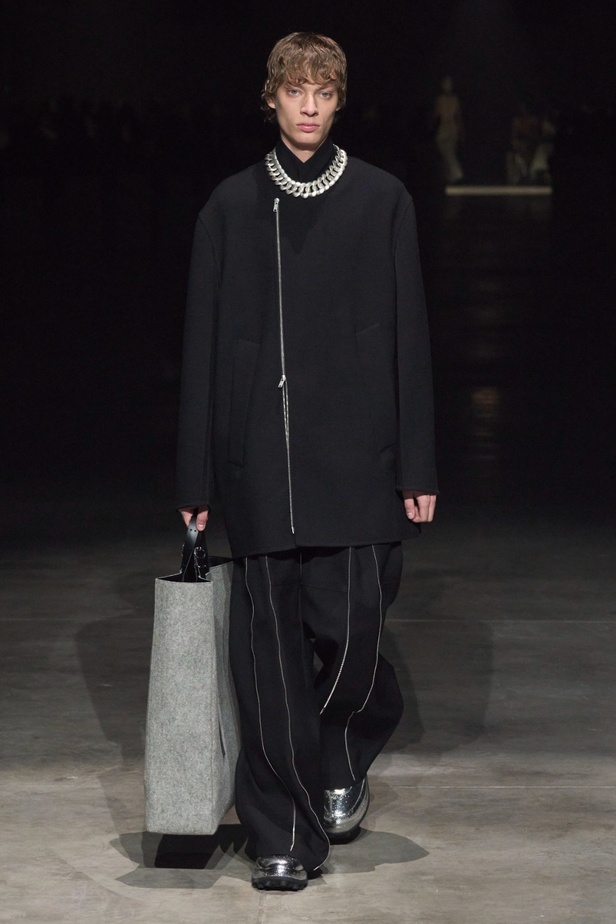 مجموعة Jil Sander عكست تصاميم أكثر جرأة مع الحفاظ على البساطة