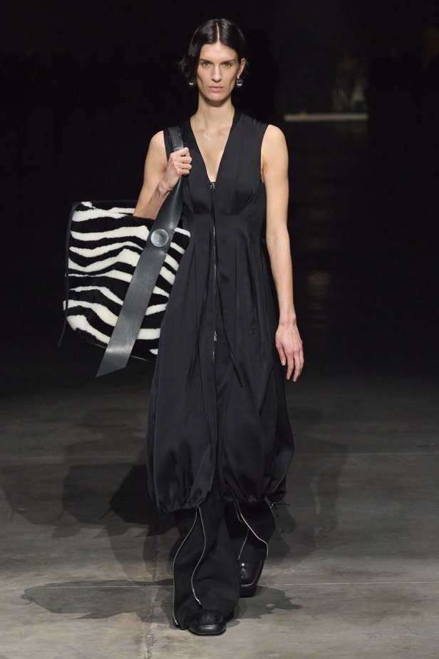 مجموعة Jil Sander عكست تصاميم أكثر جرأة مع الحفاظ على البساطة