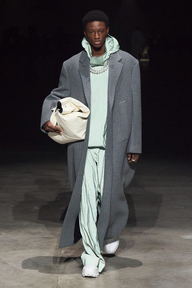 مجموعة Jil Sander عكست تصاميم أكثر جرأة مع الحفاظ على البساطة