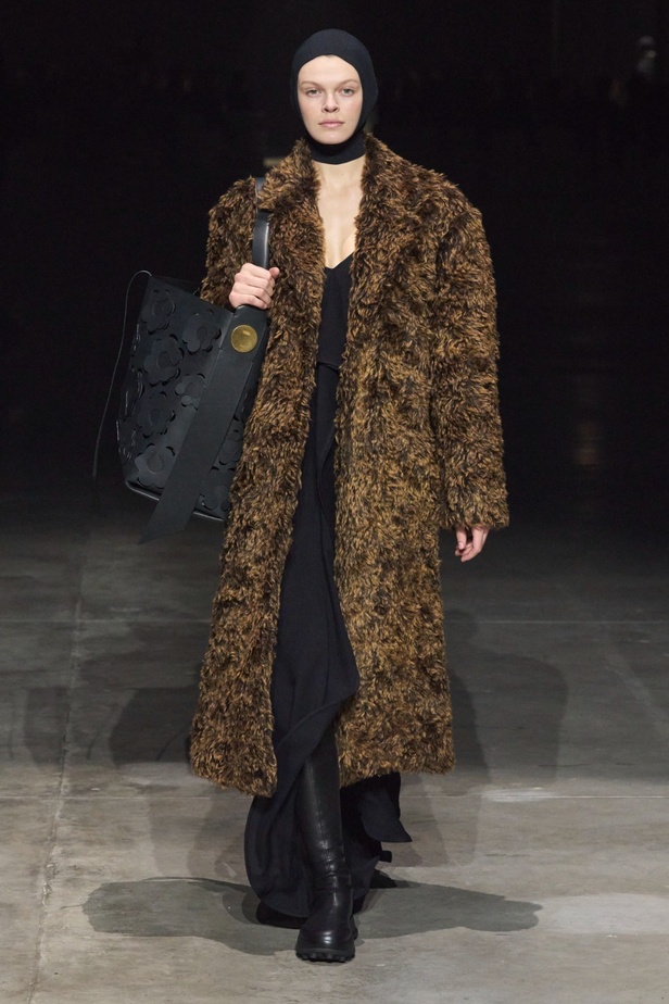 مجموعة Jil Sander عكست تصاميم أكثر جرأة مع الحفاظ على البساطة