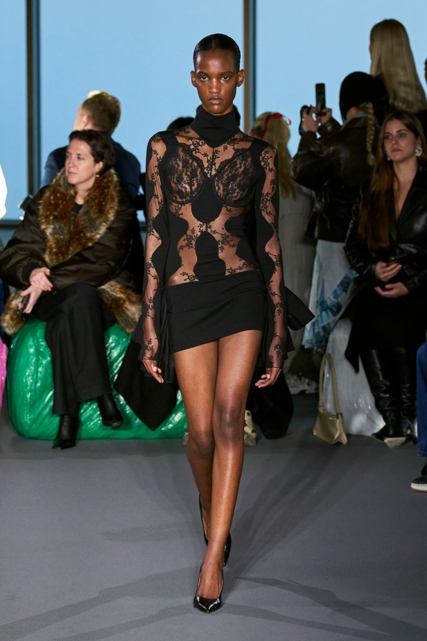 مجموعة Christopher Kane لخريف وشتاء 2023-2024