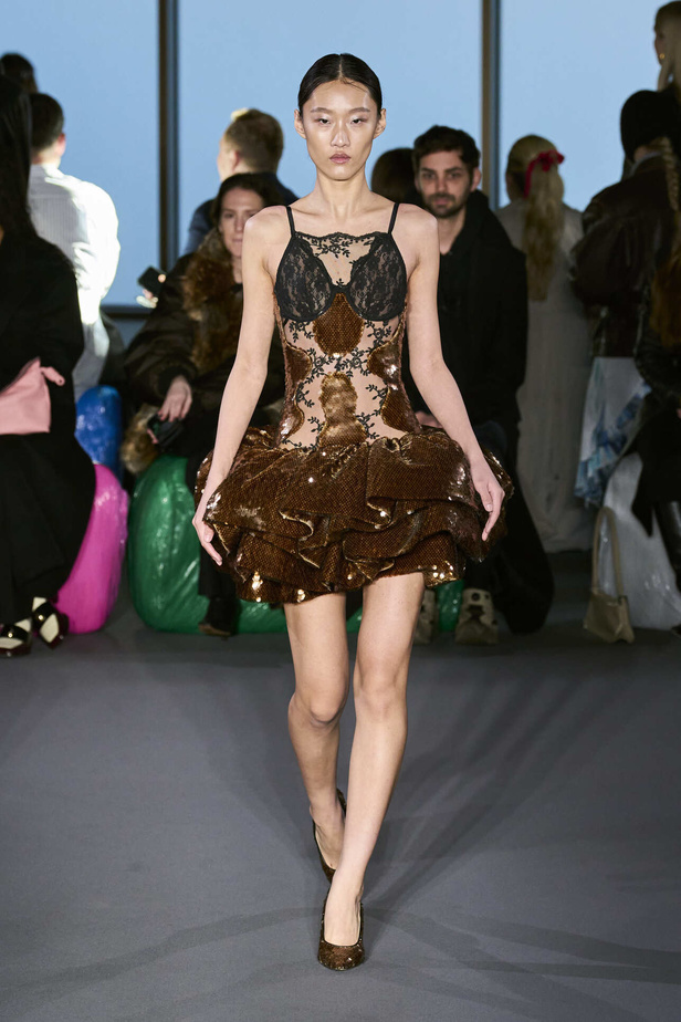 مجموعة Christopher Kane لخريف وشتاء 2024 في لندن