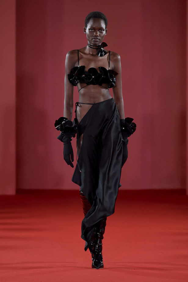 مجموعة David Koma لخريف وشتاء 2024 في لندن