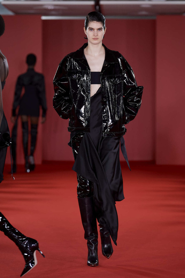 مجموعة David Koma لخريف وشتاء 2024 في لندن