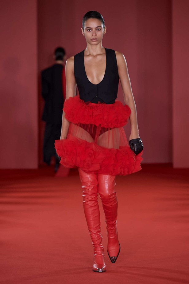 مجموعة David Koma لخريف وشتاء 2024 في لندن