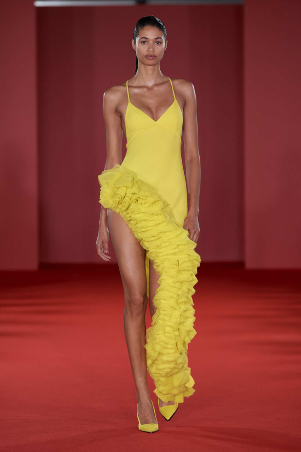 مجموعة David Koma لخريف وشتاء 2024 في لندن