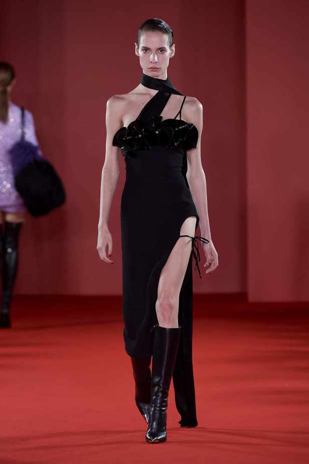 مجموعة David Koma لخريف وشتاء 2024 في لندن