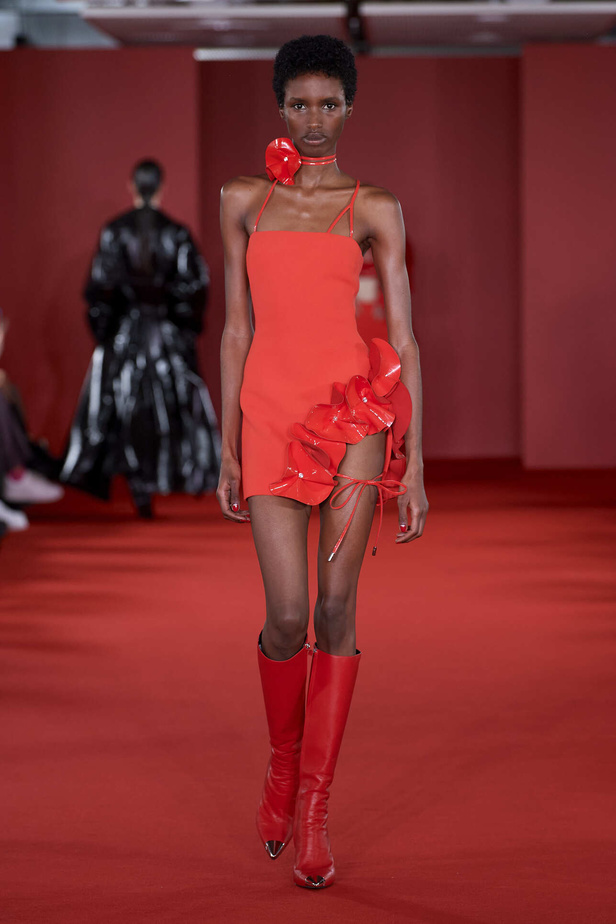 مجموعة David Koma لخريف وشتاء 2024 في لندن