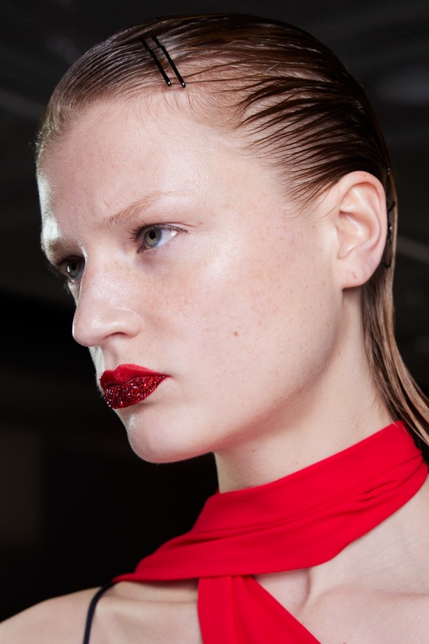 اطلالات جمالية من مجموعة David Koma لخريف وشتاء 2024 