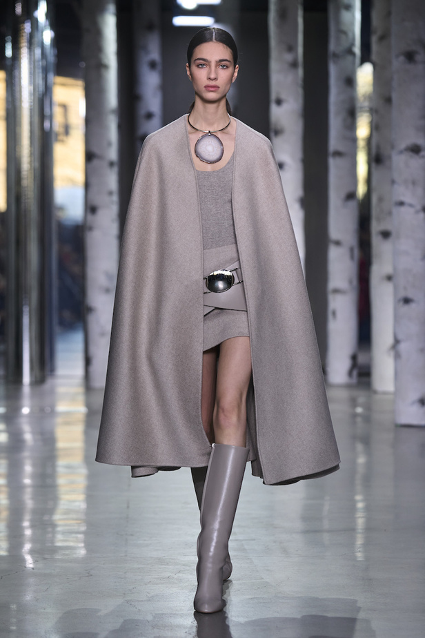 من مجموعة مايكل كورس لموسم خريف وشتاء 2023
