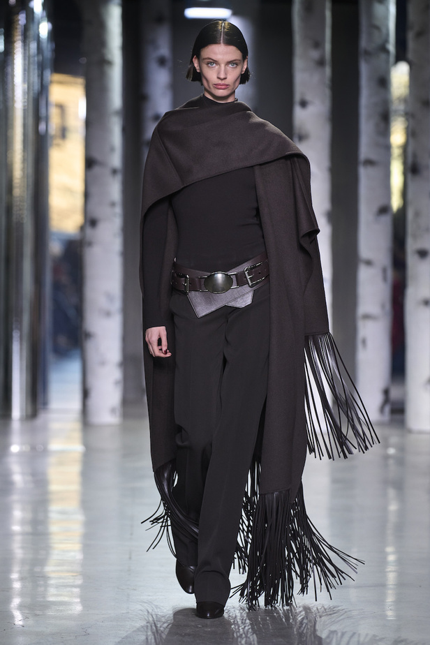 من مجموعة مايكل كورس لموسم خريف وشتاء 2023