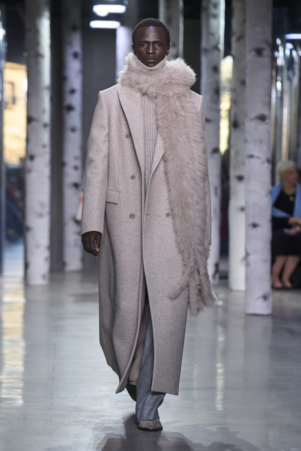 من مجموعة مايكل كورس لموسم خريف وشتاء 2023