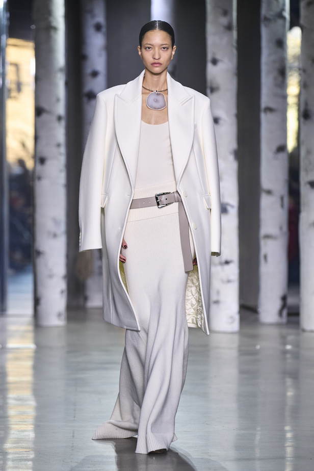 من مجموعة مايكل كورس لموسم خريف وشتاء 2023