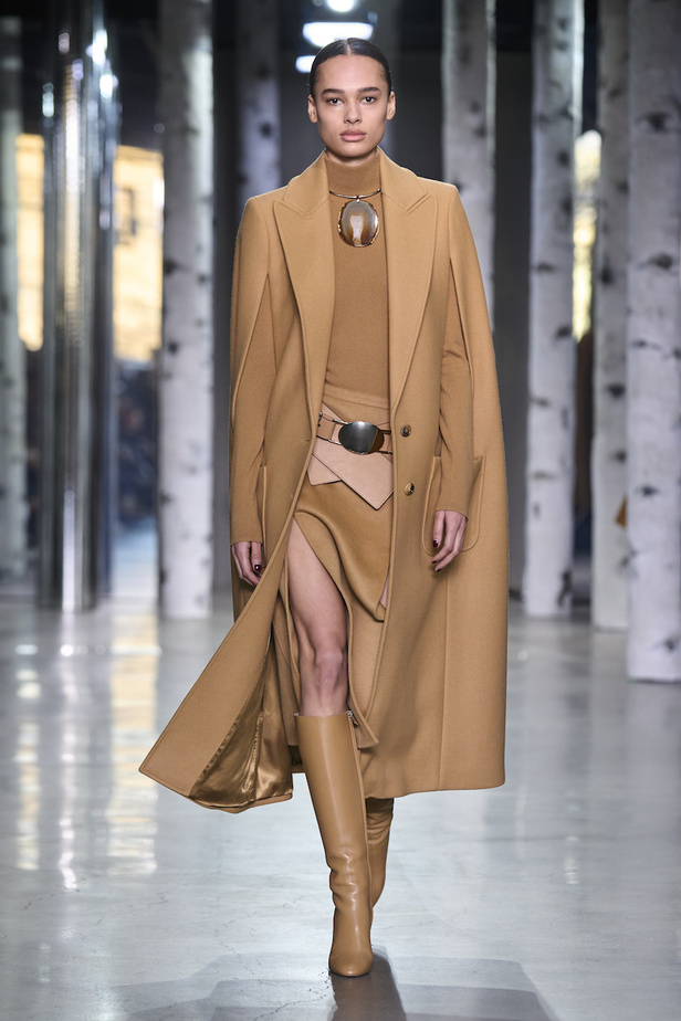 من مجموعة مايكل كورس لموسم خريف وشتاء 2023