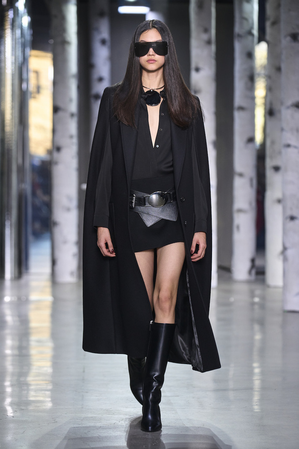 من مجموعة مايكل كورس لموسم خريف وشتاء 2023