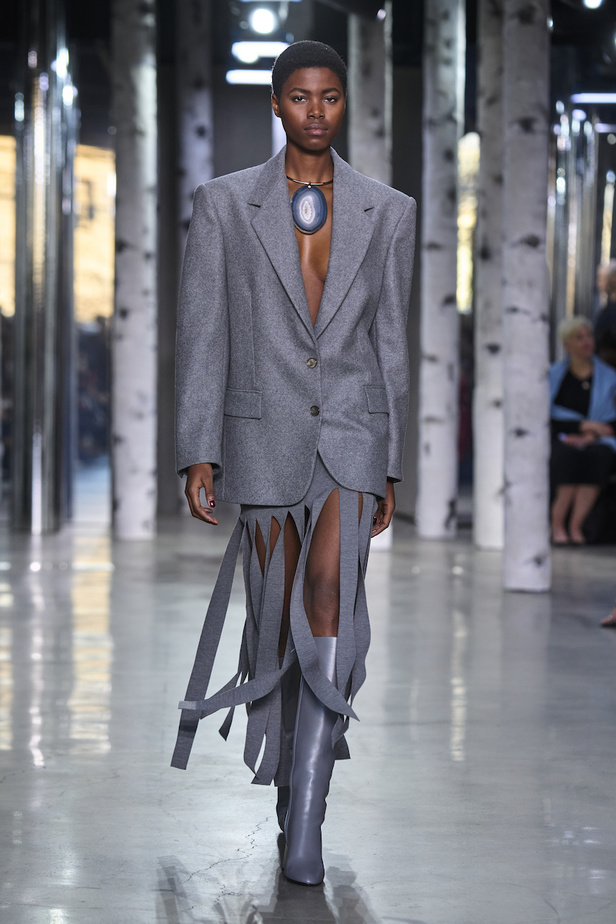 من مجموعة مايكل كورس لموسم خريف وشتاء 2023