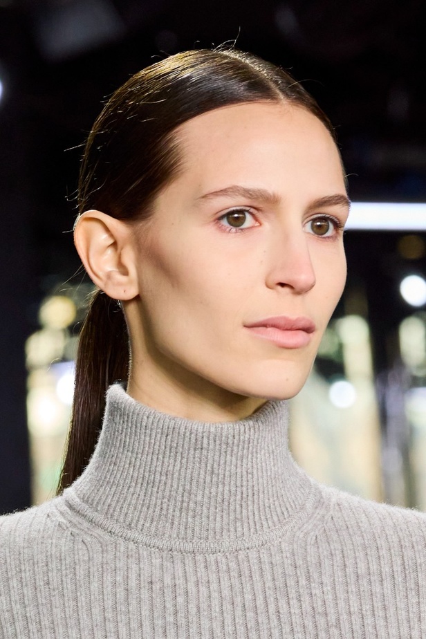 اطلالات جمالية من اطلالات جمالية من مجموعة مايكل كورس لخريف 2023